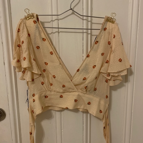 Peach floral cropped wrap top - Picture 2 of 4